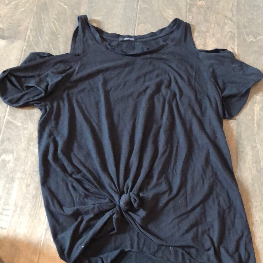 LA MADE cold shoulder tee. Black size small
